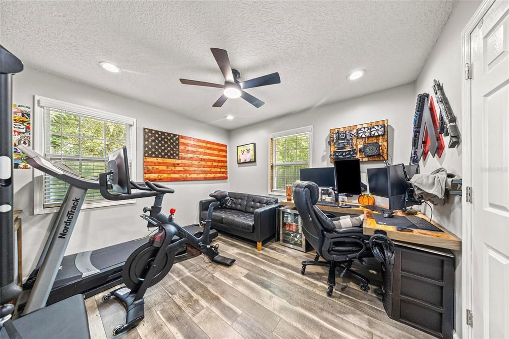 Active With Contract: $389,900 (3 beds, 2 baths, 1722 Square Feet)