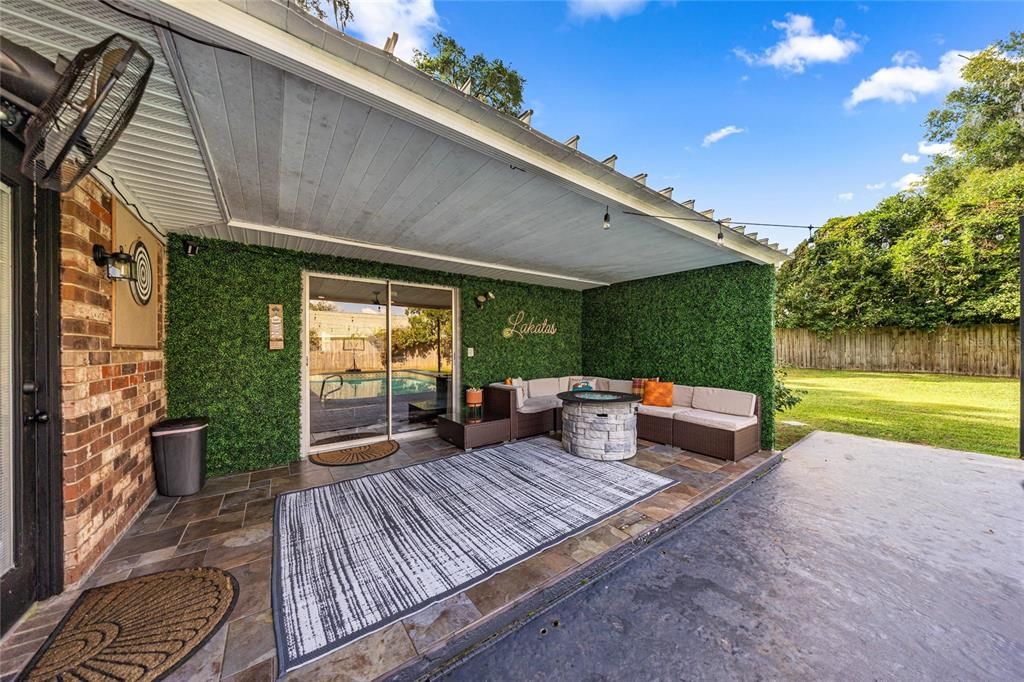 Active With Contract: $389,900 (3 beds, 2 baths, 1722 Square Feet)