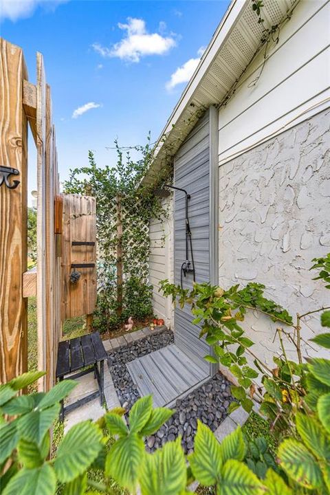 Active With Contract: $389,900 (3 beds, 2 baths, 1722 Square Feet)