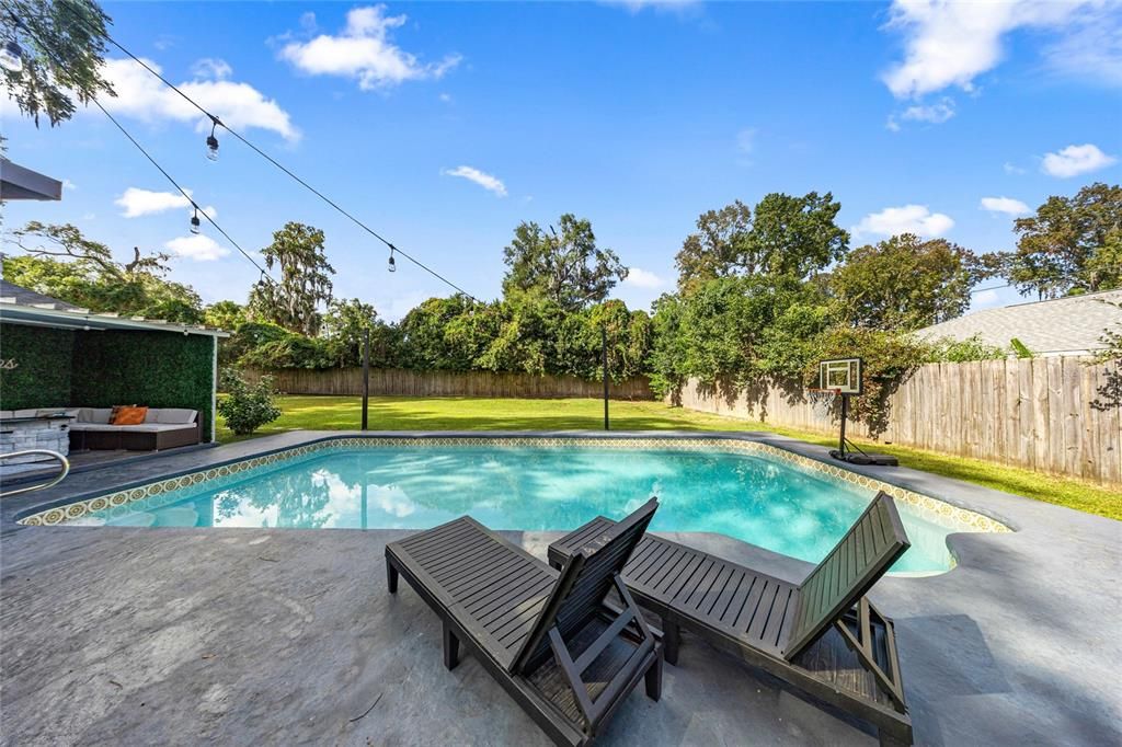 Active With Contract: $389,900 (3 beds, 2 baths, 1722 Square Feet)