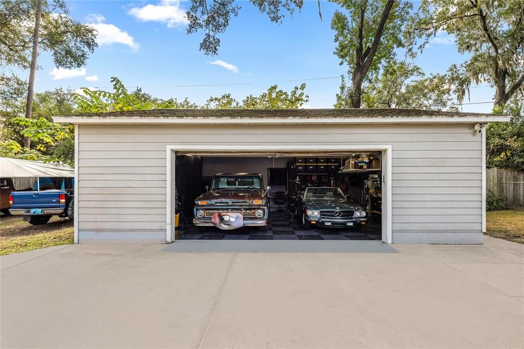 Active With Contract: $389,900 (3 beds, 2 baths, 1722 Square Feet)