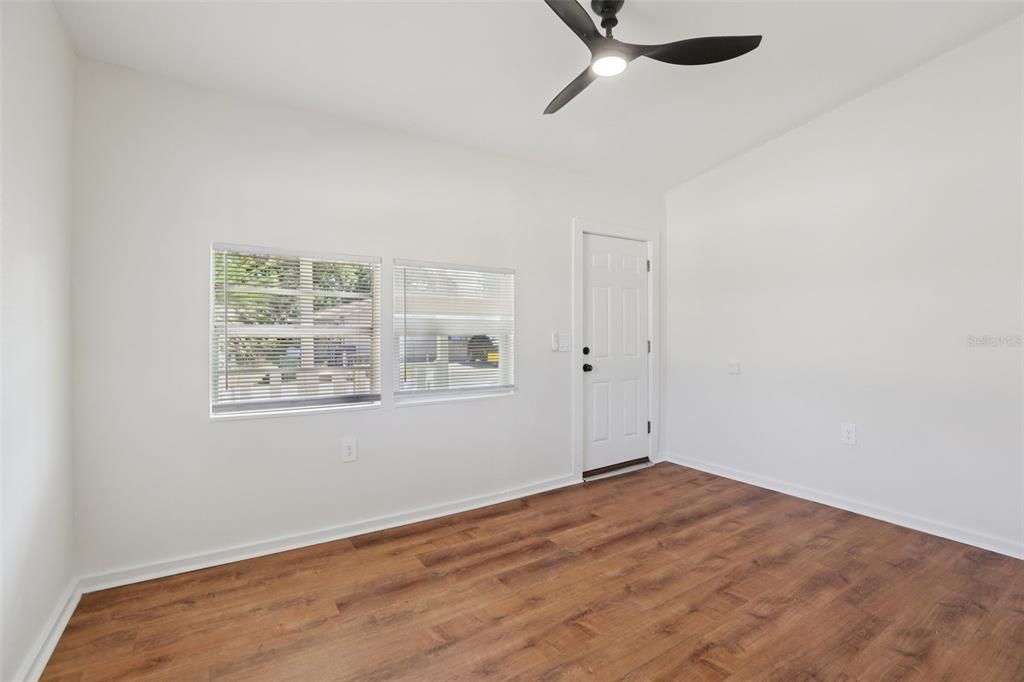 Active With Contract: $220,000 (2 beds, 1 baths, 644 Square Feet)