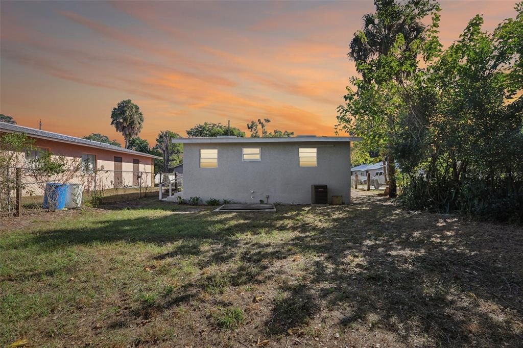 Active With Contract: $220,000 (2 beds, 1 baths, 644 Square Feet)