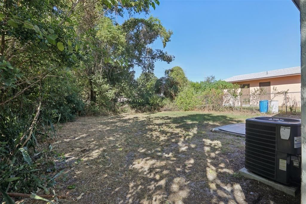 Active With Contract: $220,000 (2 beds, 1 baths, 644 Square Feet)