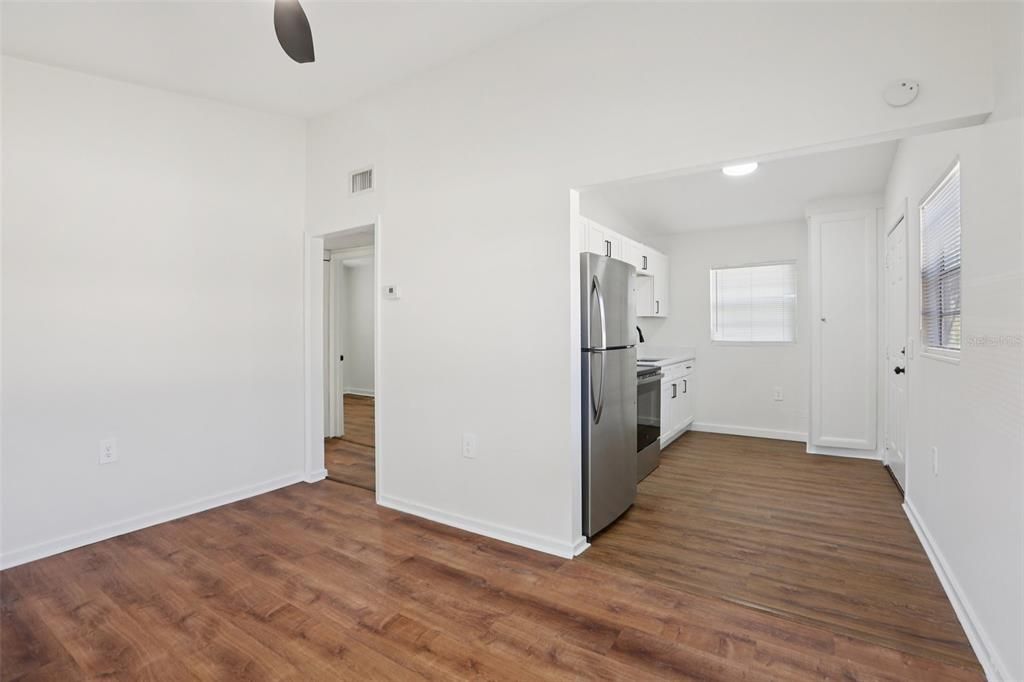 Active With Contract: $220,000 (2 beds, 1 baths, 644 Square Feet)