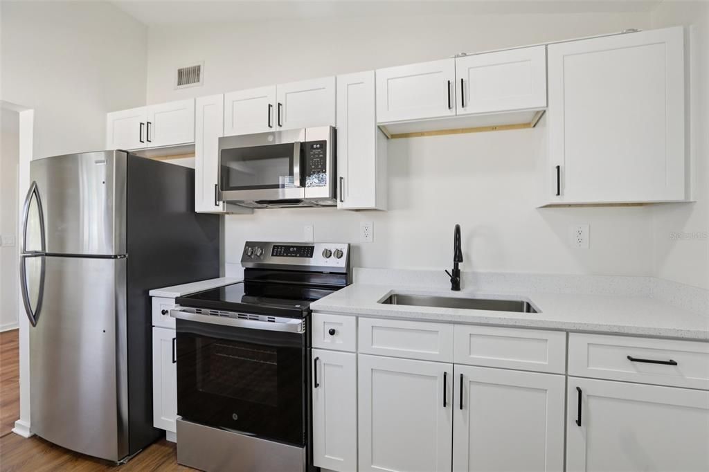 Active With Contract: $220,000 (2 beds, 1 baths, 644 Square Feet)
