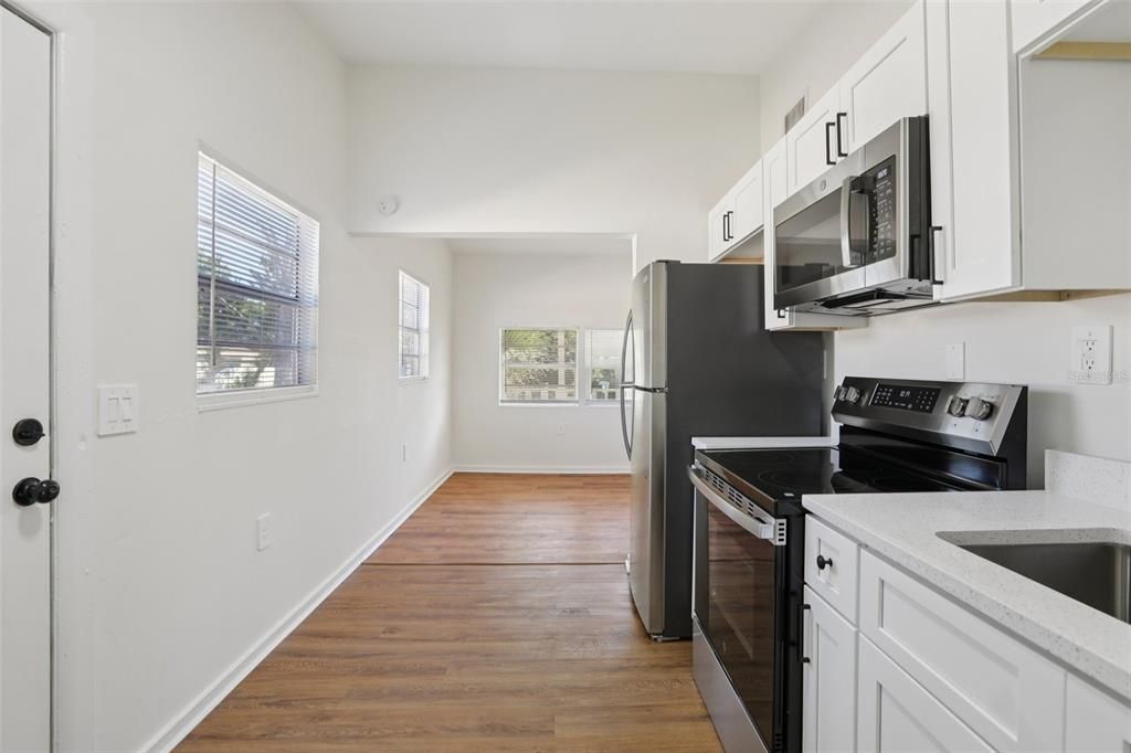 Active With Contract: $220,000 (2 beds, 1 baths, 644 Square Feet)