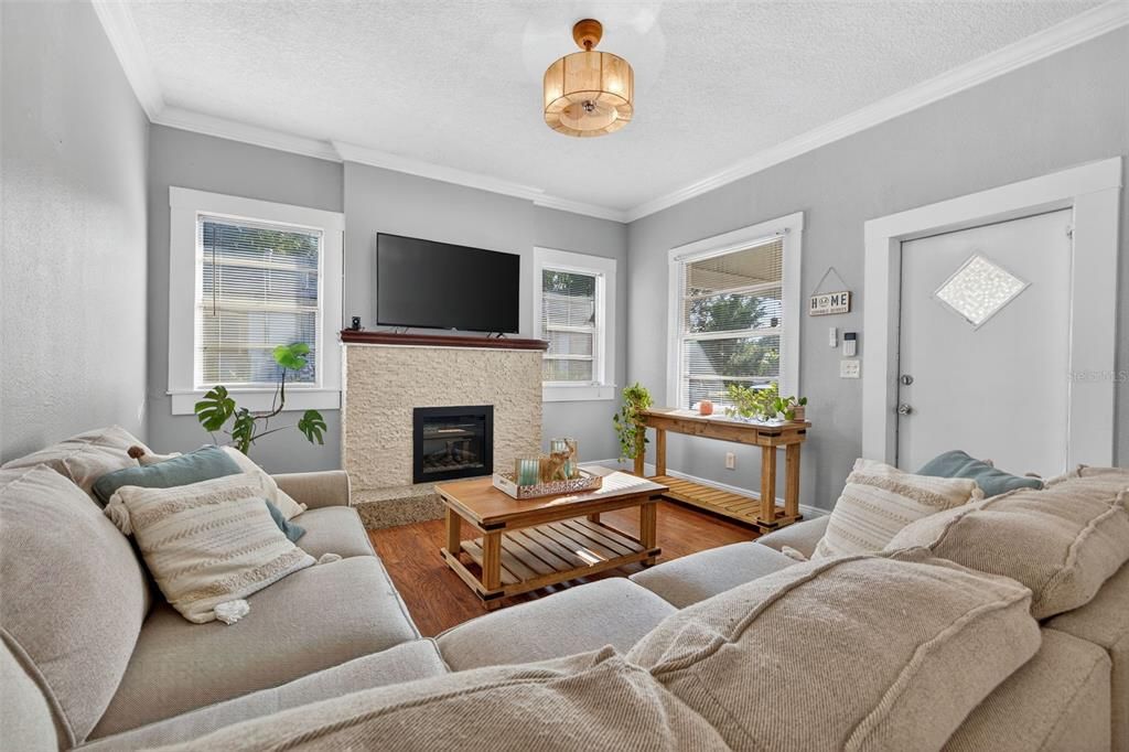 For Rent: $3,000 (3 beds, 2 baths, 1188 Square Feet)