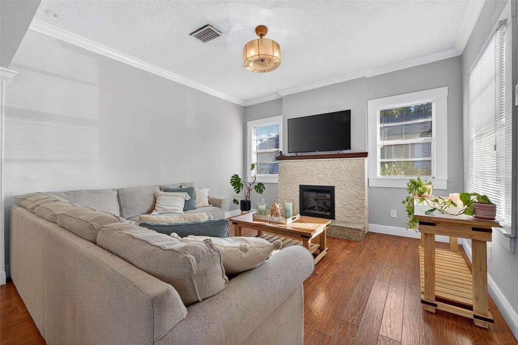 For Rent: $3,000 (3 beds, 2 baths, 1188 Square Feet)