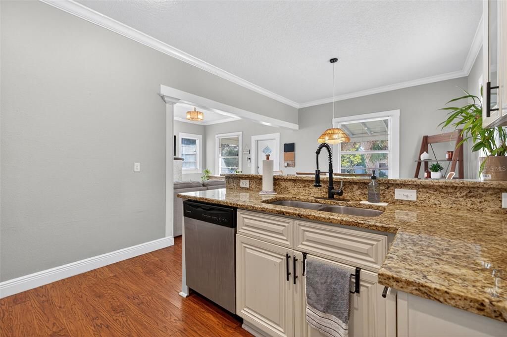 For Rent: $3,000 (3 beds, 2 baths, 1188 Square Feet)