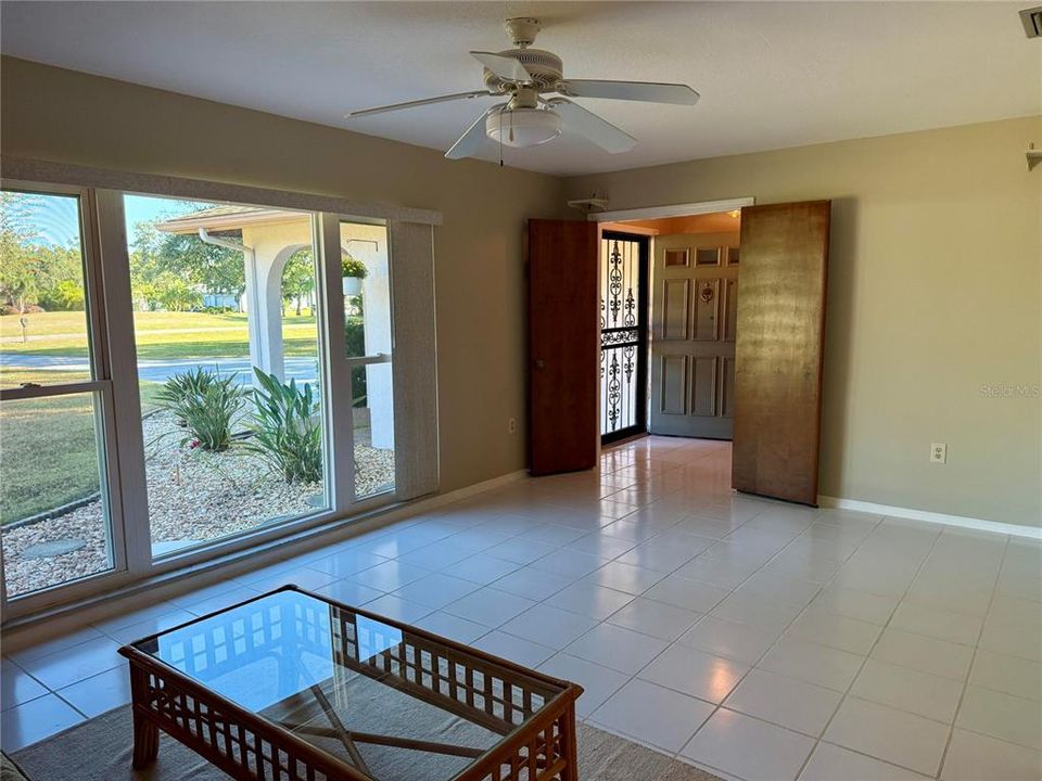 Activo con contrato: $739,000 (5 camas, 3 baños, 2354 Pies cuadrados)