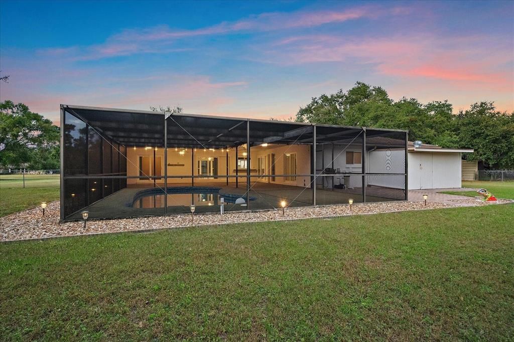 Activo con contrato: $739,000 (5 camas, 3 baños, 2354 Pies cuadrados)