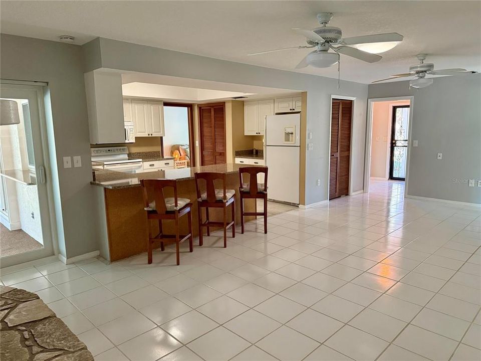 Activo con contrato: $739,000 (5 camas, 3 baños, 2354 Pies cuadrados)