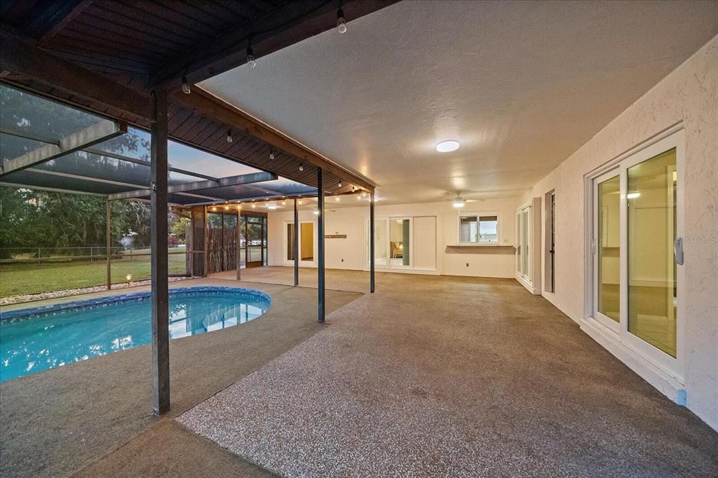 Activo con contrato: $739,000 (5 camas, 3 baños, 2354 Pies cuadrados)