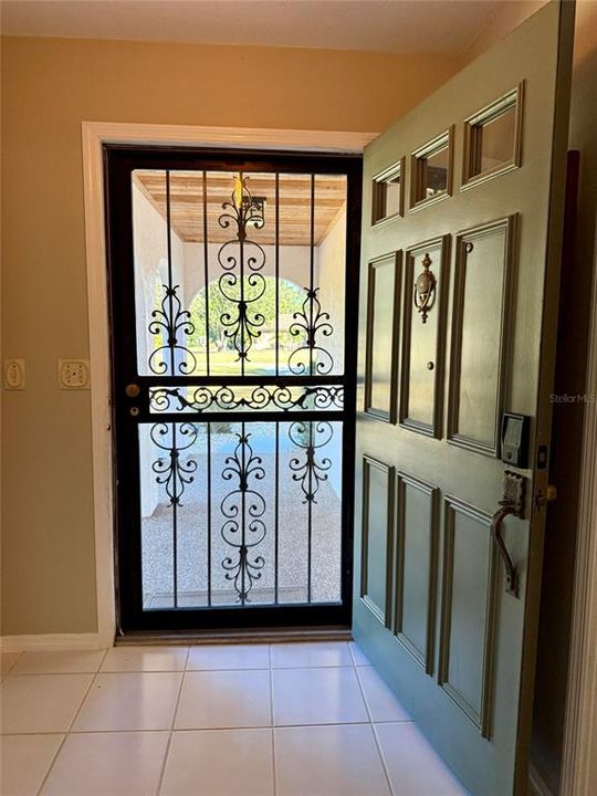 Activo con contrato: $739,000 (5 camas, 3 baños, 2354 Pies cuadrados)