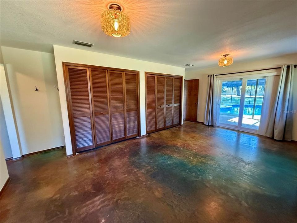 Activo con contrato: $739,000 (5 camas, 3 baños, 2354 Pies cuadrados)