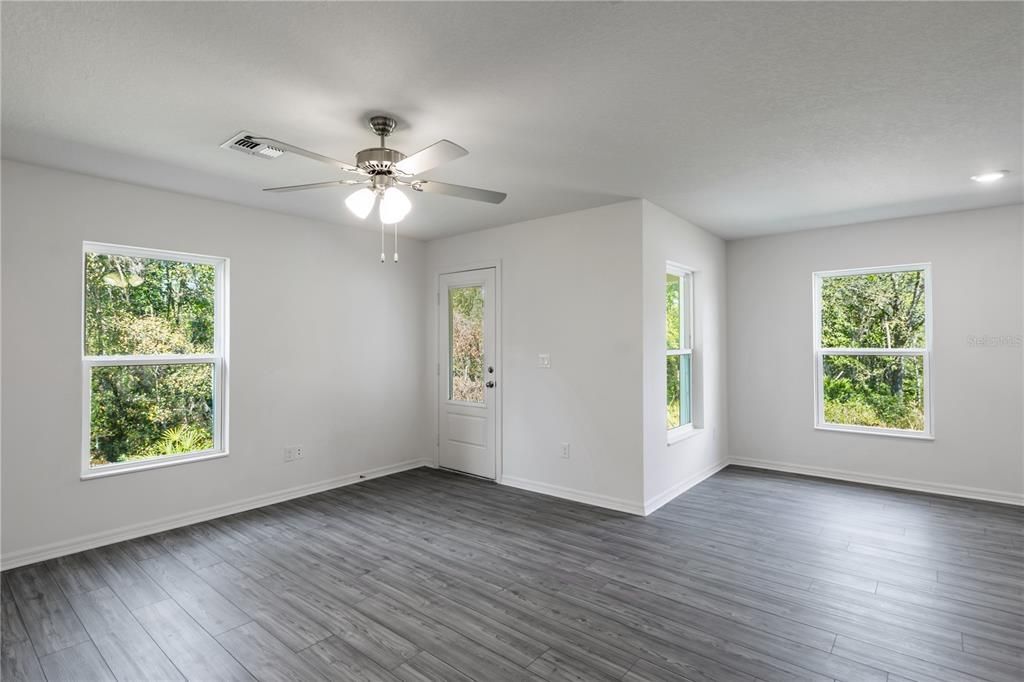 For Sale: $266,900 (3 beds, 2 baths, 1795 Square Feet)