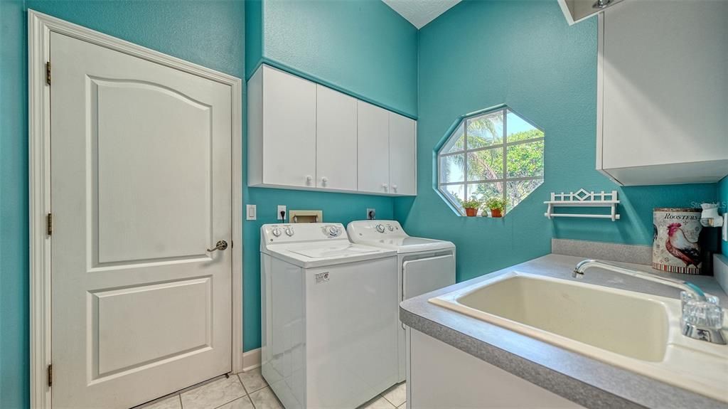 Active With Contract: $559,000 (3 beds, 2 baths, 2114 Square Feet)