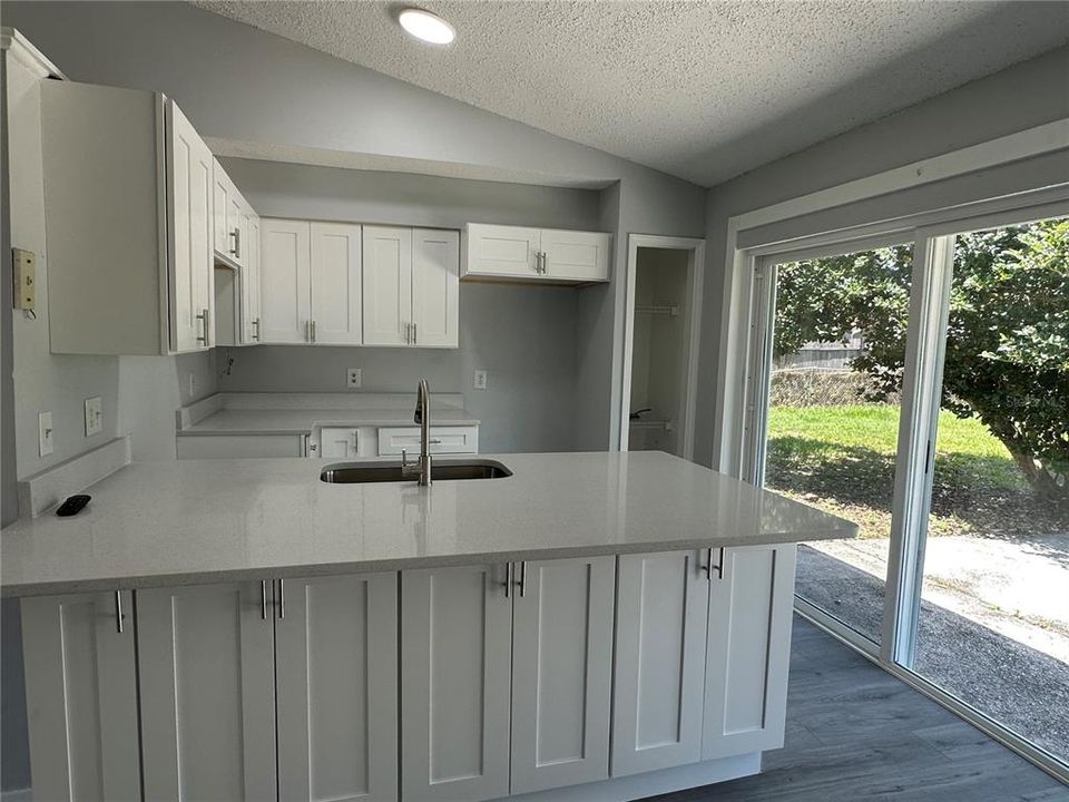 Activo con contrato: $2,000 (3 camas, 2 baños, 1008 Pies cuadrados)