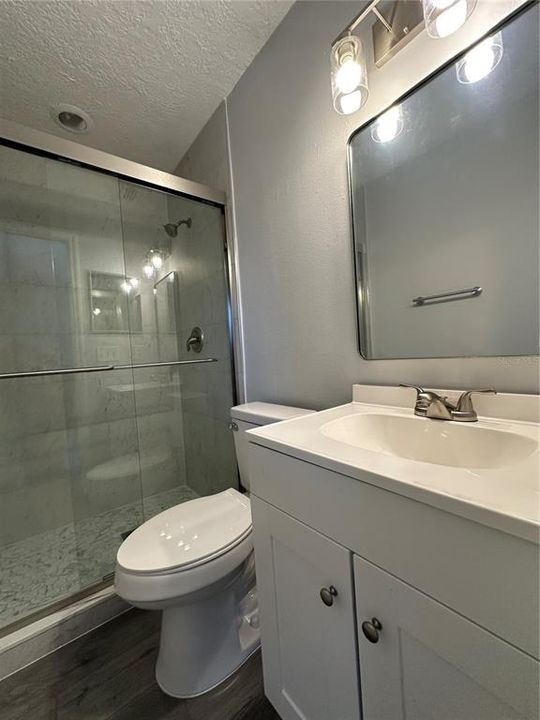 Activo con contrato: $2,000 (3 camas, 2 baños, 1008 Pies cuadrados)