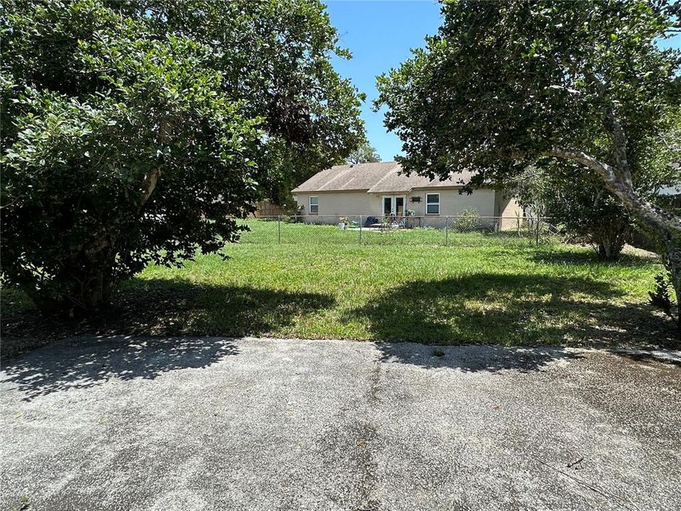 Activo con contrato: $2,000 (3 camas, 2 baños, 1008 Pies cuadrados)