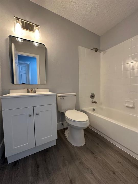 Activo con contrato: $2,000 (3 camas, 2 baños, 1008 Pies cuadrados)