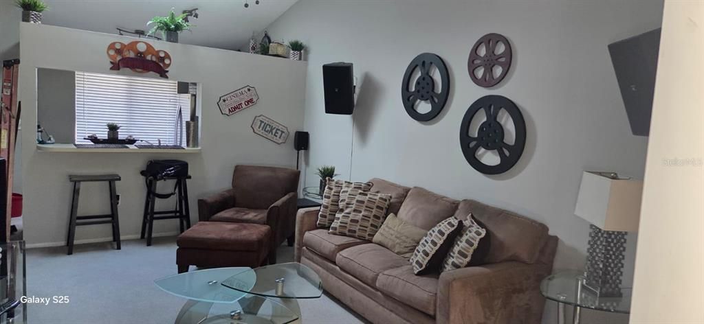 На продажу: $270,000 (2 спален, 1 ванн, 858 Квадратных фут)