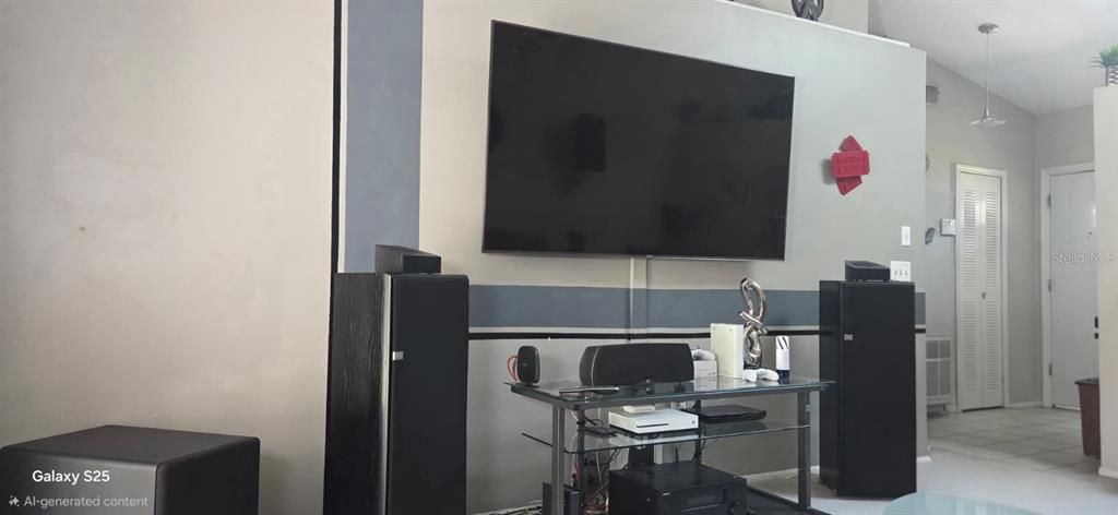 На продажу: $270,000 (2 спален, 1 ванн, 858 Квадратных фут)