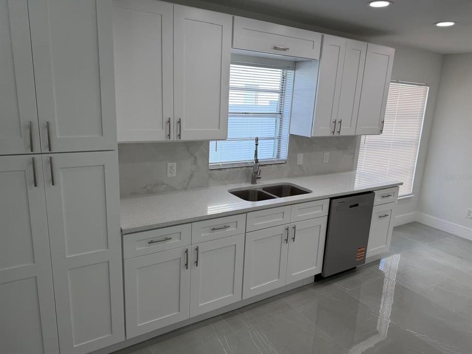 For Sale: $400,000 (4 beds, 2 baths, 1496 Square Feet)