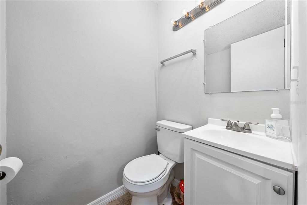 For Sale: $135,000 (1 beds, 1 baths, 765 Square Feet)