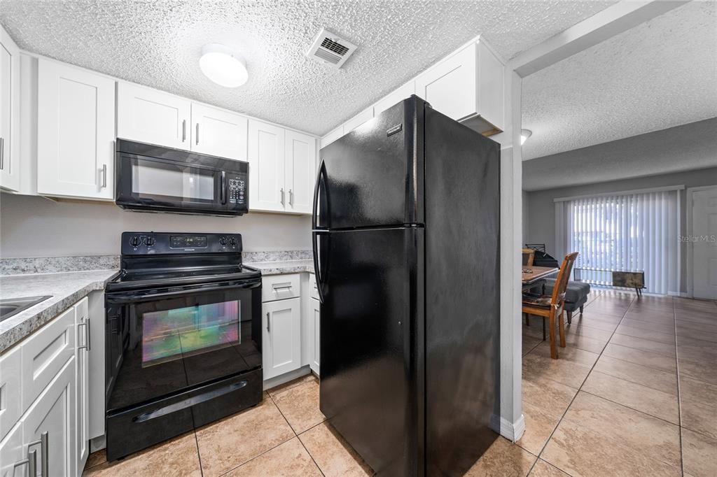For Sale: $135,000 (1 beds, 1 baths, 765 Square Feet)