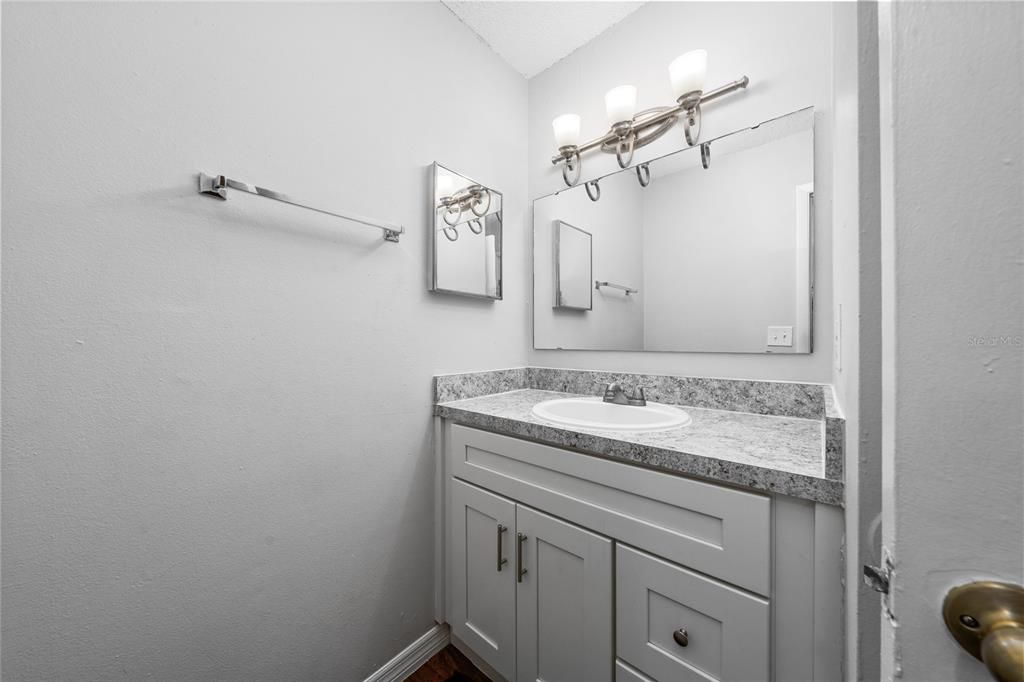 For Sale: $135,000 (1 beds, 1 baths, 765 Square Feet)