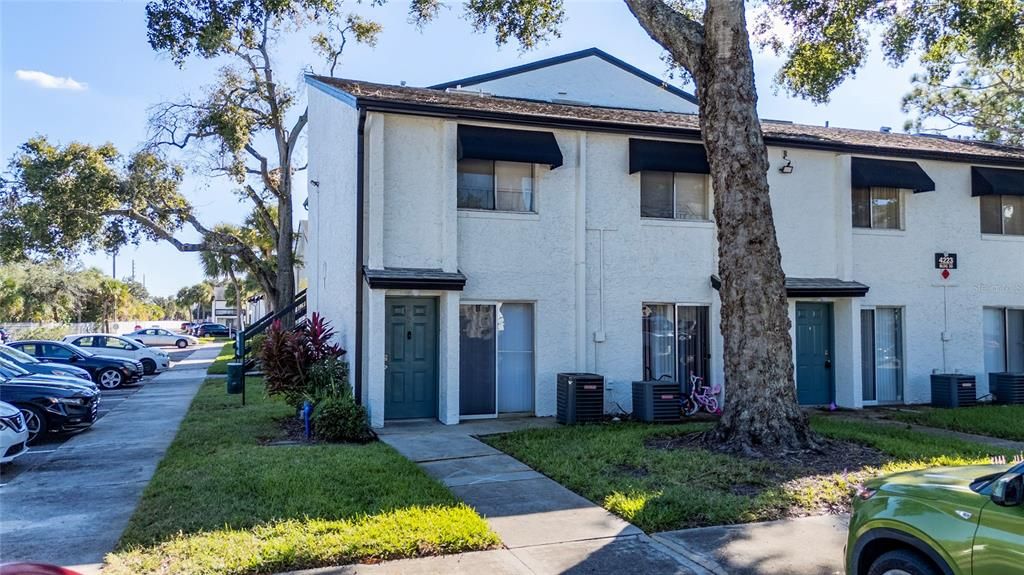 For Sale: $135,000 (1 beds, 1 baths, 765 Square Feet)