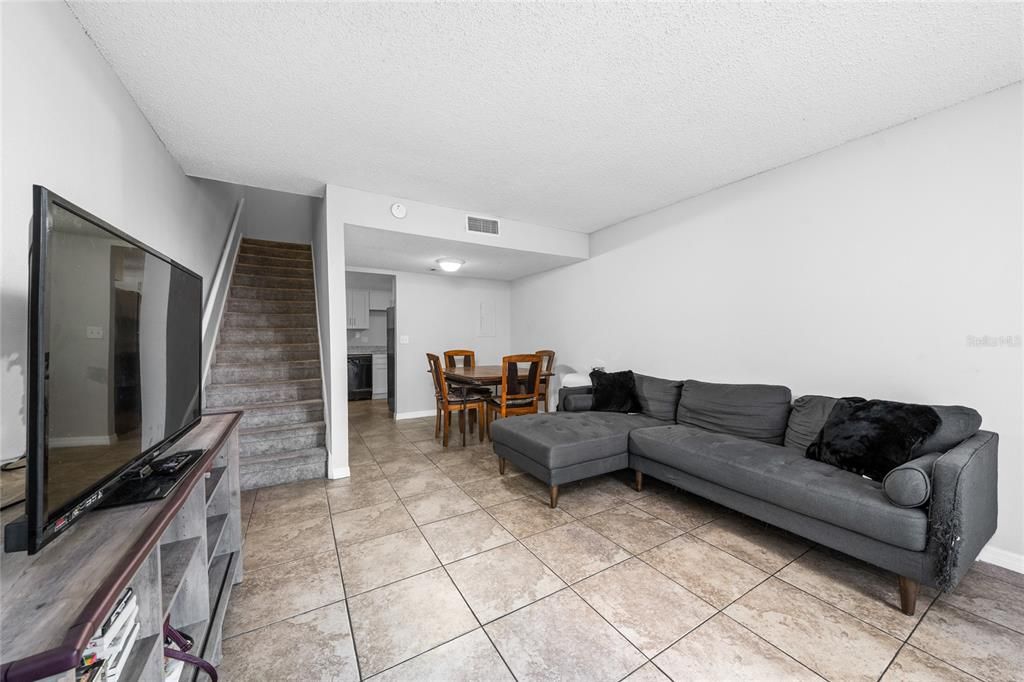 For Sale: $135,000 (1 beds, 1 baths, 765 Square Feet)