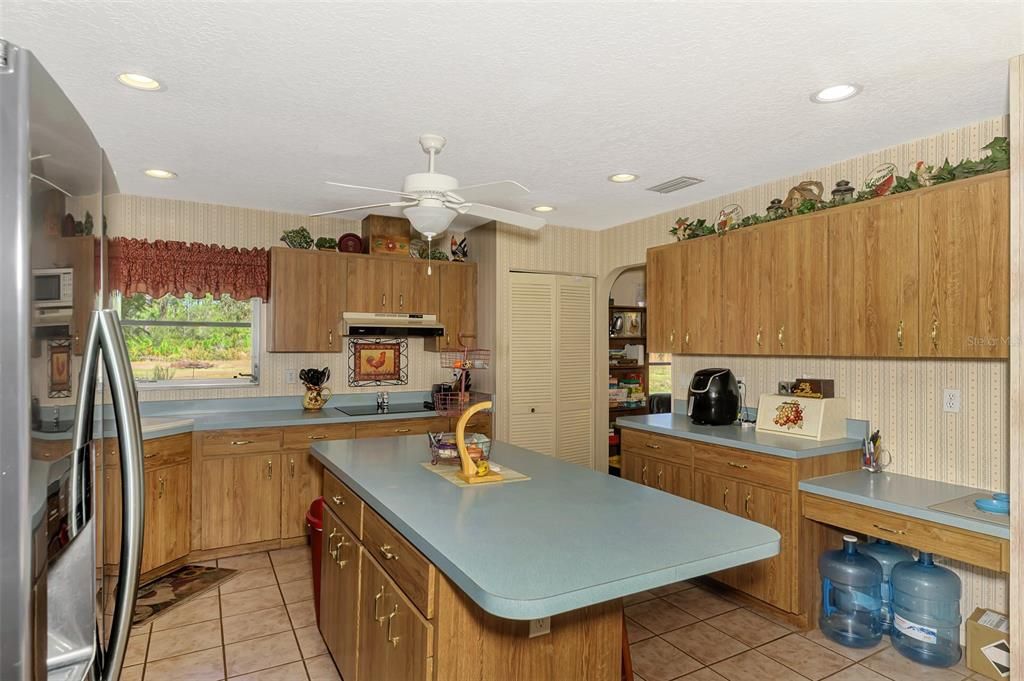 Active With Contract: $648,800 (4 beds, 3 baths, 2839 Square Feet)