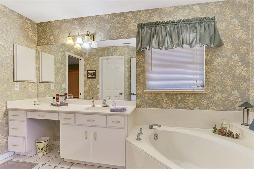 Active With Contract: $648,800 (4 beds, 3 baths, 2839 Square Feet)