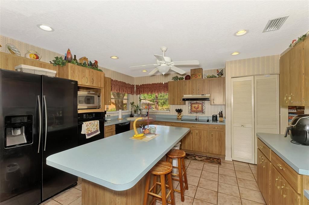 Active With Contract: $648,800 (4 beds, 3 baths, 2839 Square Feet)