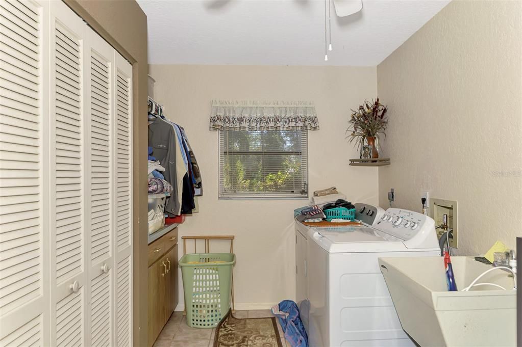 Active With Contract: $648,800 (4 beds, 3 baths, 2839 Square Feet)