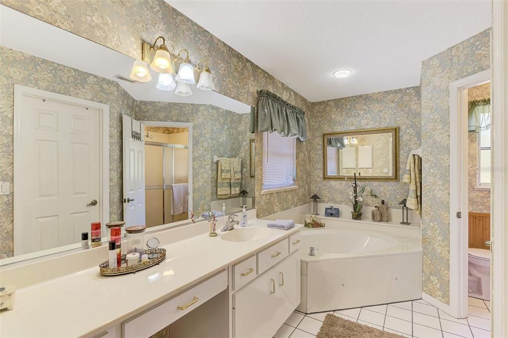 Active With Contract: $648,800 (4 beds, 3 baths, 2839 Square Feet)