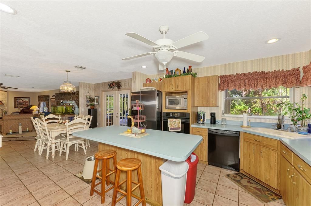 Active With Contract: $648,800 (4 beds, 3 baths, 2839 Square Feet)