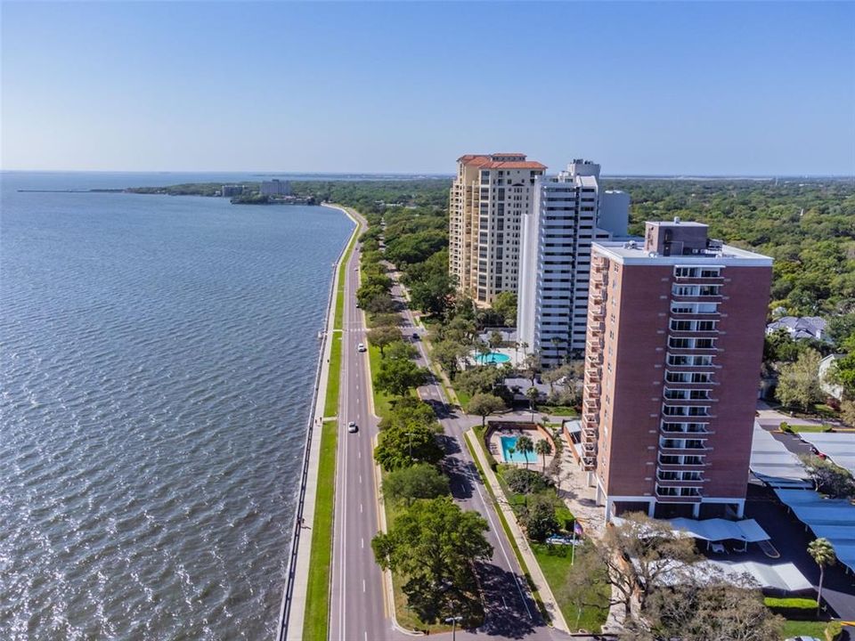 Active With Contract: $272,500 (2 beds, 2 baths, 846 Square Feet)