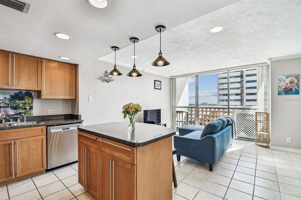 Active With Contract: $272,500 (2 beds, 2 baths, 846 Square Feet)