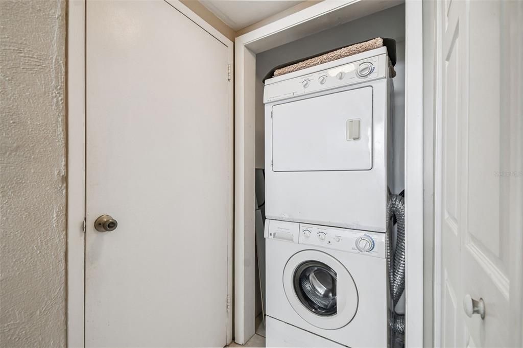 Active With Contract: $272,500 (2 beds, 2 baths, 846 Square Feet)