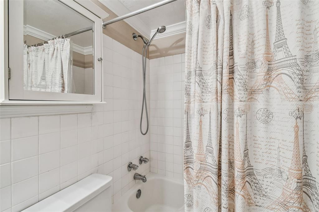 Active With Contract: $272,500 (2 beds, 2 baths, 846 Square Feet)