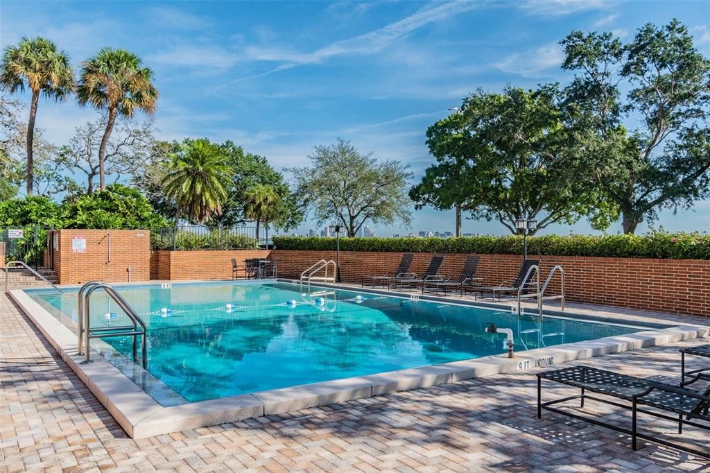 Active With Contract: $272,500 (2 beds, 2 baths, 846 Square Feet)