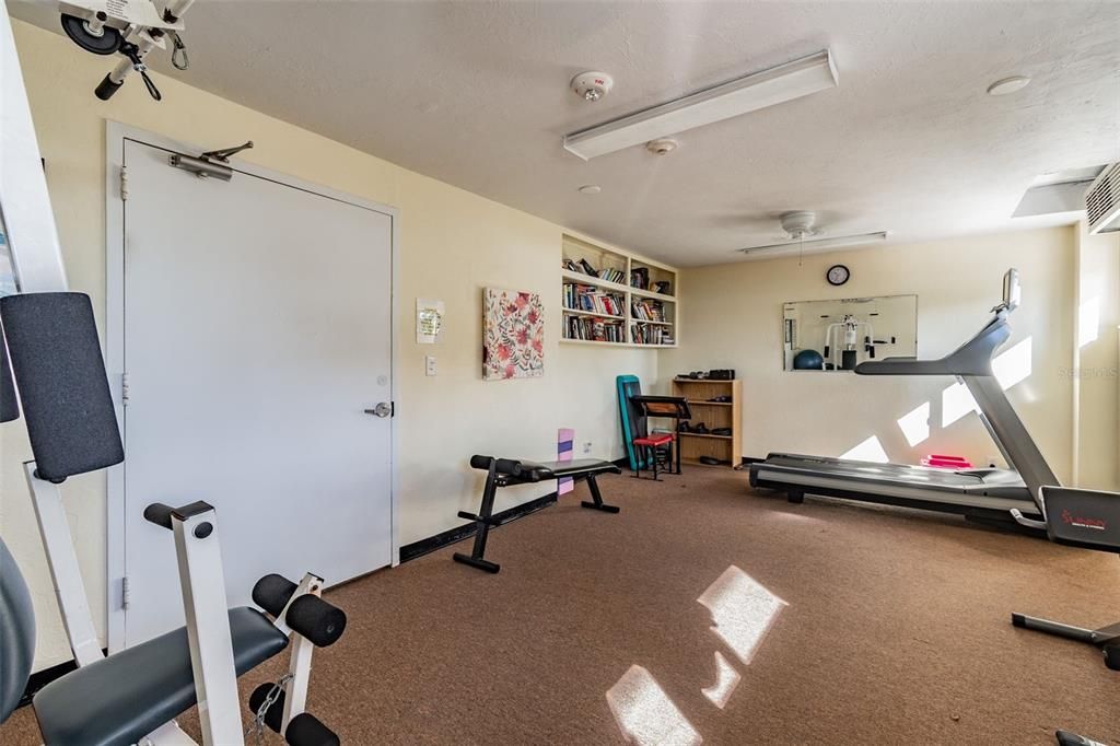 Active With Contract: $272,500 (2 beds, 2 baths, 846 Square Feet)