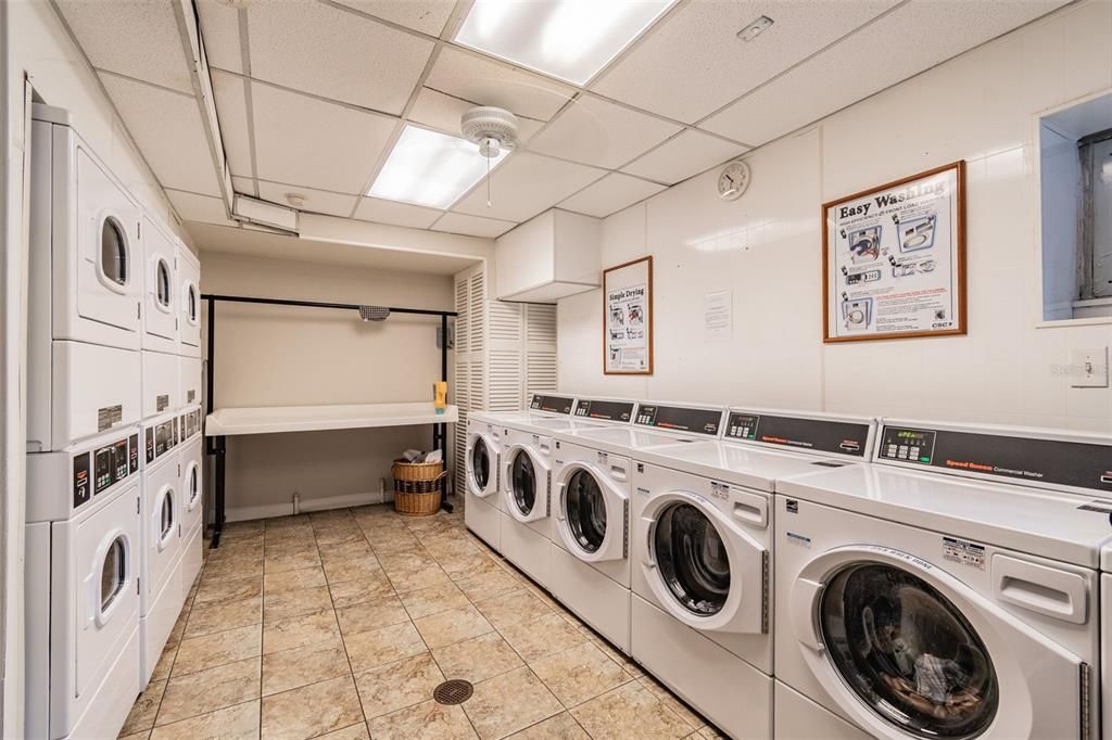 Active With Contract: $272,500 (2 beds, 2 baths, 846 Square Feet)