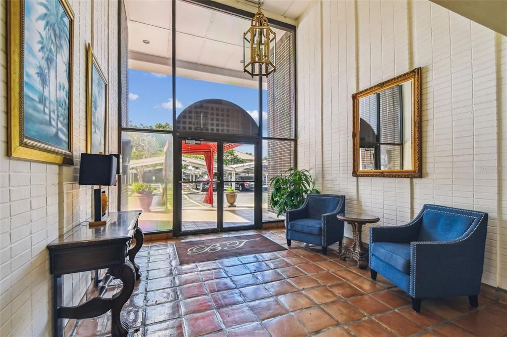 Active With Contract: $272,500 (2 beds, 2 baths, 846 Square Feet)