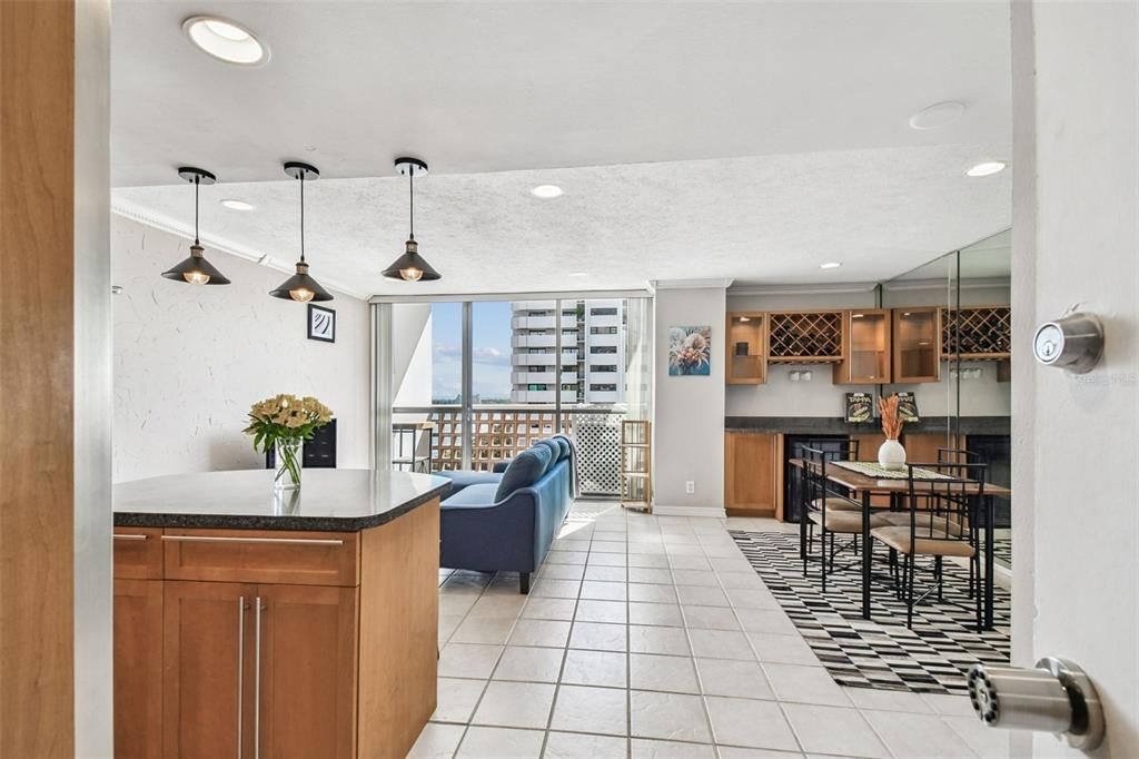 Active With Contract: $272,500 (2 beds, 2 baths, 846 Square Feet)