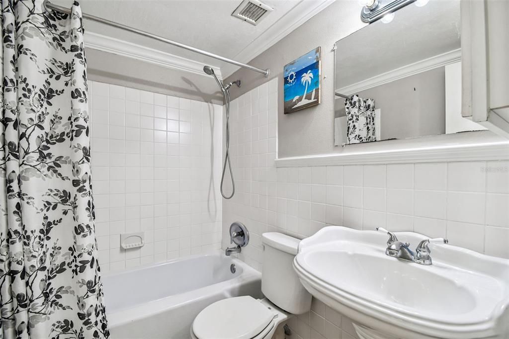 Active With Contract: $272,500 (2 beds, 2 baths, 846 Square Feet)